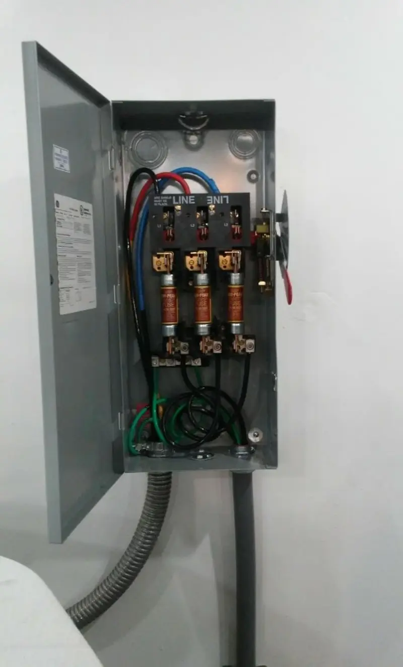 Three-phase disconnect switch installed for Electrical Wiring & Rewiring in Combined Locks